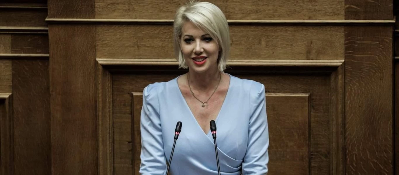 Η βουλευτής Κυκλάδων της ΝΔ Κατερίνα Μονογυιού και πάλι δίνει μέρος του μισθού της για αγαθοεργίες